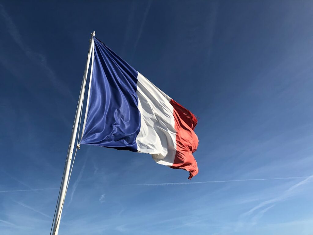 le pays le plus loin de la france