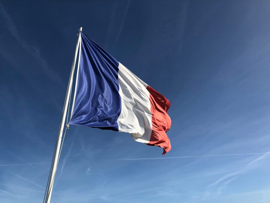 le pays le plus loin de la france
