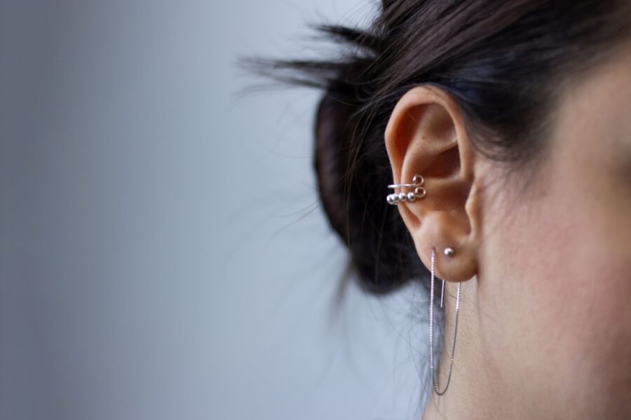 peut on prendre lavion avec des cristaux dans les oreilles